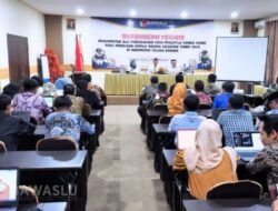 Ketua Bawaslu Kabupaten Tulang Bawang Saat Memrikan Arahan Pada Kegiatan Bimbingan Teknis Penginputan dan Pengelelolaan Data.