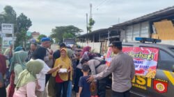 Jumat Berkah, Polsek Lambu Kibang “Berbagi” di Pasar, Wujud Kepedulian Polri kepada Masyarakat